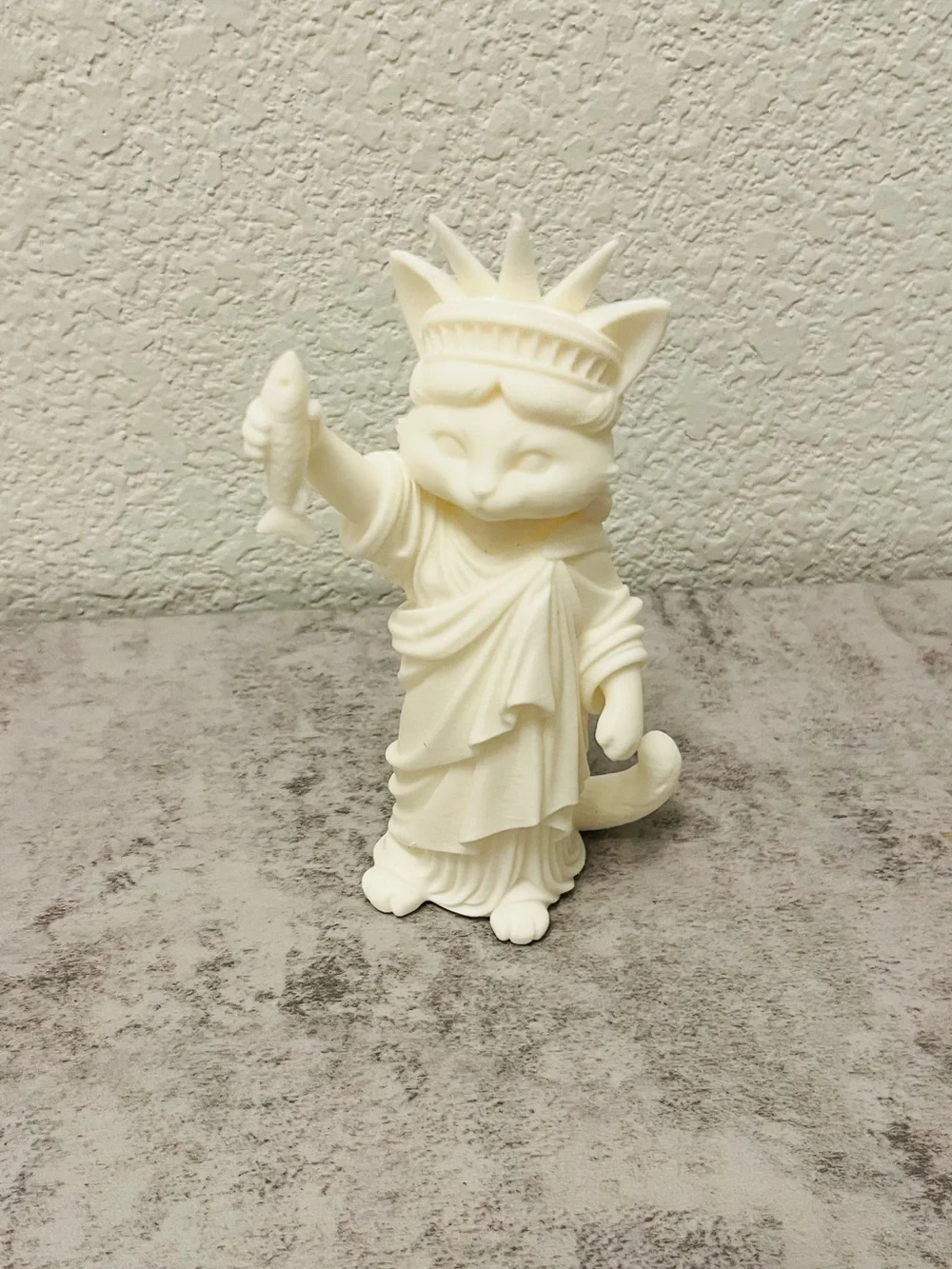 Statue of Liberty Cat Figurine Candle - White